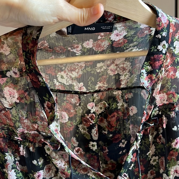 MANGO blouse XS flowers - Picture 5 of 6